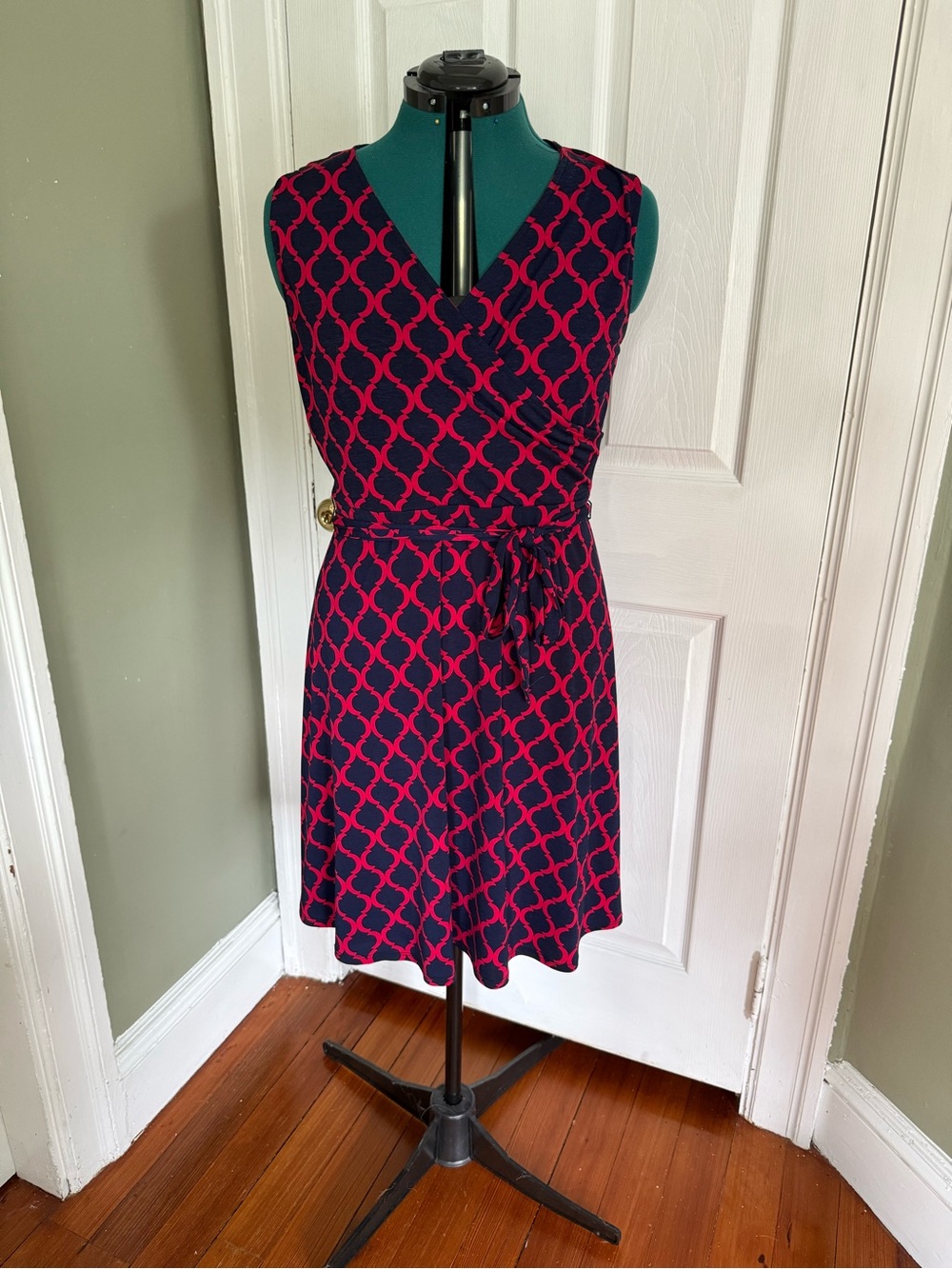 41-Hawthorn Sleeveless Navy Midi Dress with Red Geometric Print and Tie Waist